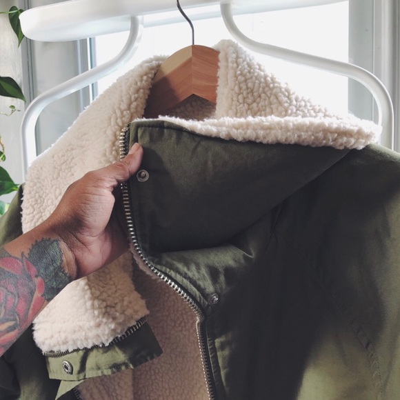 ββπββπΌπ» πβππ½ x UO Sherpa Army Green Jacketπ§₯ - Picture 4 of 8